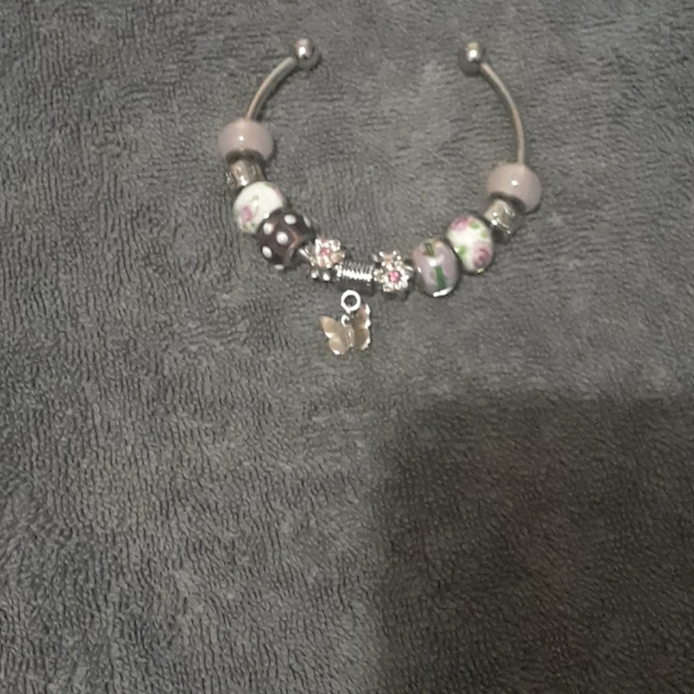 Beautiful flower styled bracelet